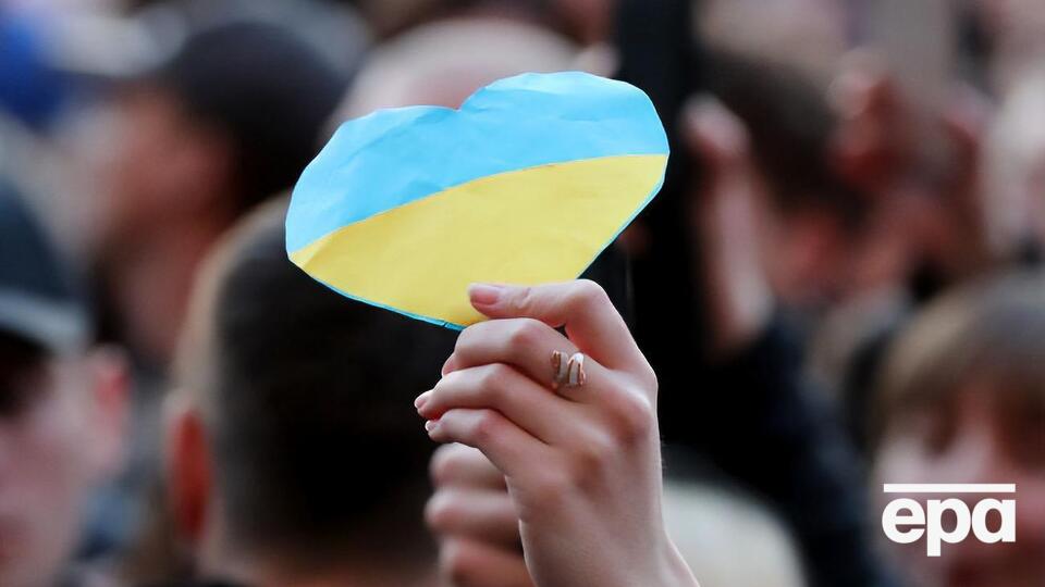 Позаблоковий статус України підтримує 25,3% опитаних