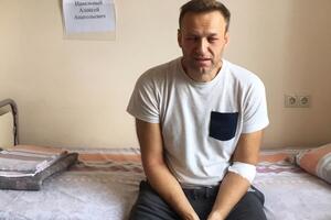 Навальний провів у лікарні добу