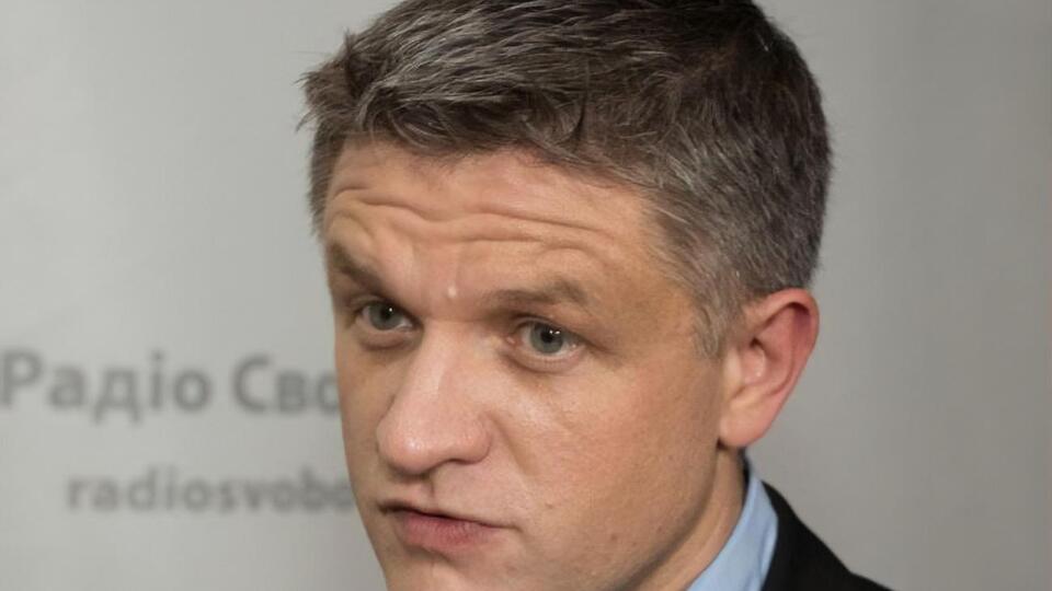 Дмитрий Шимкив: Причина в законодательстве, которое позволяет продлевать действие патента на пять лет по истечении 20-летнего срока и не позволяет начинать разработку до истечения срока действия патента