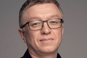 НБУ изо всех сил "печатает" свежие гривны. Но это вовсе не "зрада". На них в золотовалютные резервы покупают приплывающие в Украину доллары