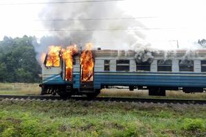 У Вінницькій області загорівся вагон електрички. Фоторепортаж