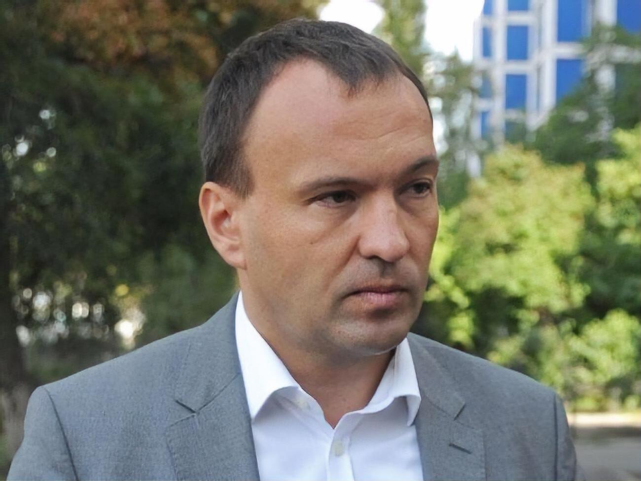 Без разрешения от Пантелеева никто бы не разрешил одной фирме заниматься благоустройством Киева, считает активист