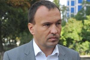 Без разрешения от Пантелеева никто бы не разрешил одной фирме заниматься благоустройством Киева, считает активист