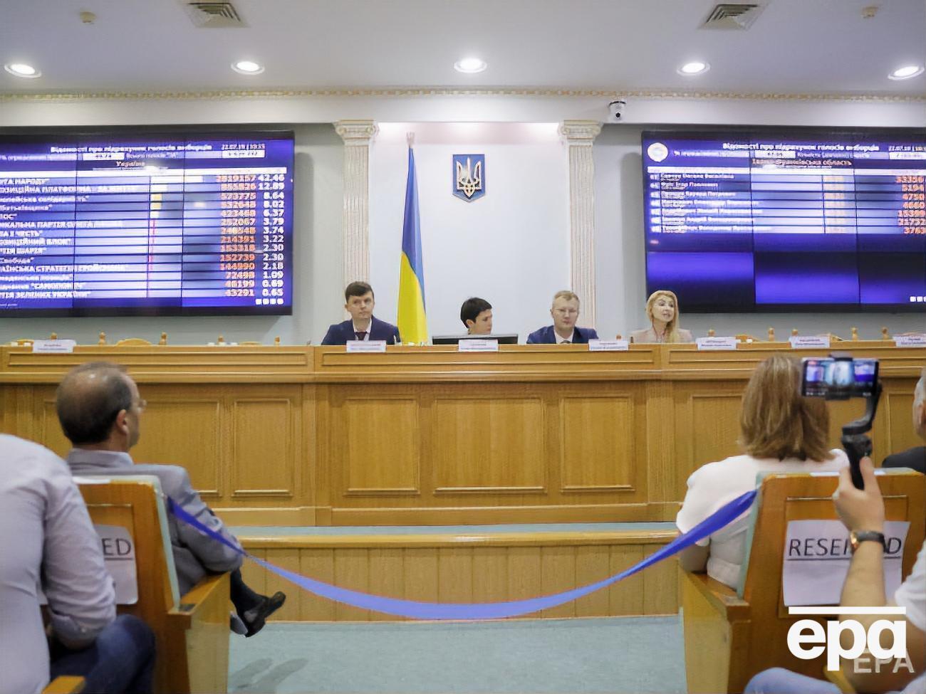 По данным Центральной избирательной комиссии Украины, явка на выборах составила 49,84%