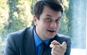 Разумков: Думаю, Омеляну есть чем заняться, по крайней мере пока еще министру инфраструктуры