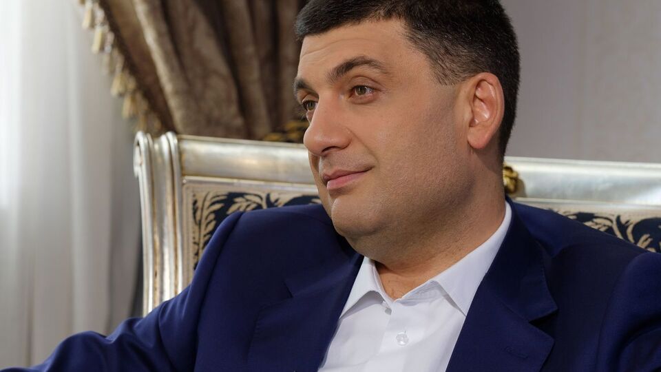 Гройсман: Что такое дефолт? Это когда миллиардеры стали мультимиллионерами, а остальные обнулились. Этого допускать нельзя. Если будет дефолт, долги останутся, а потрясений – на 10 лет вперед