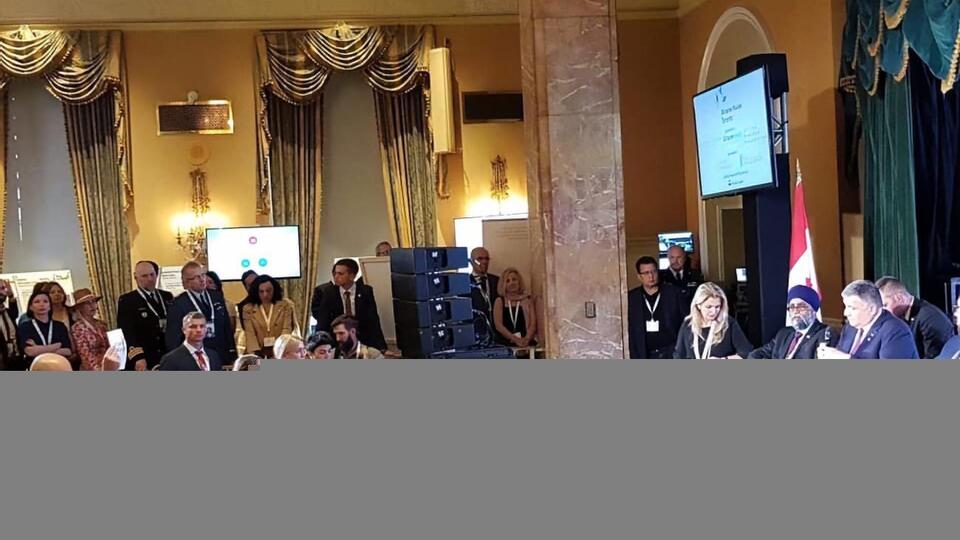 Активісти прийшли на Міжнародну конференцію з питань реформ в Україні