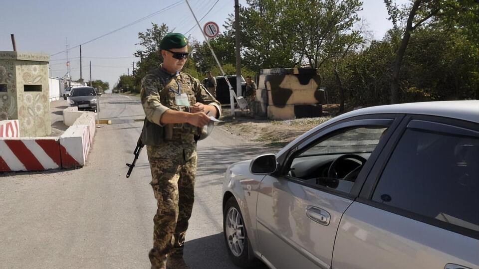 Гумдопомогу провезли через КПВВ "Новотроїцьке"
