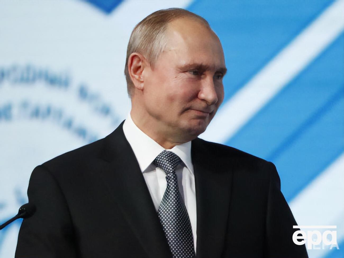 Путин впервые был избран на пост президента РФ в 2000 году