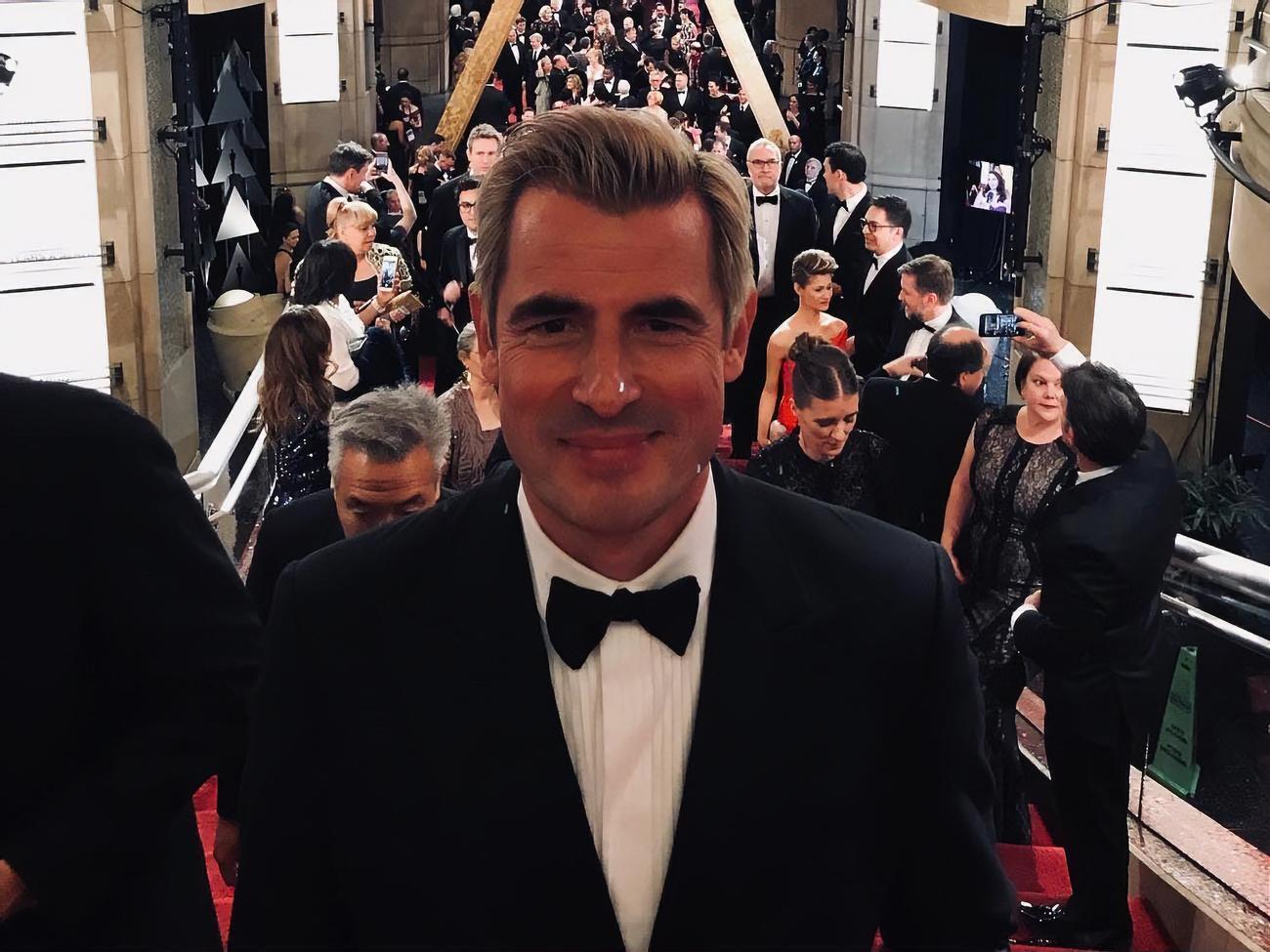 Банг виконує роль графа Дракули