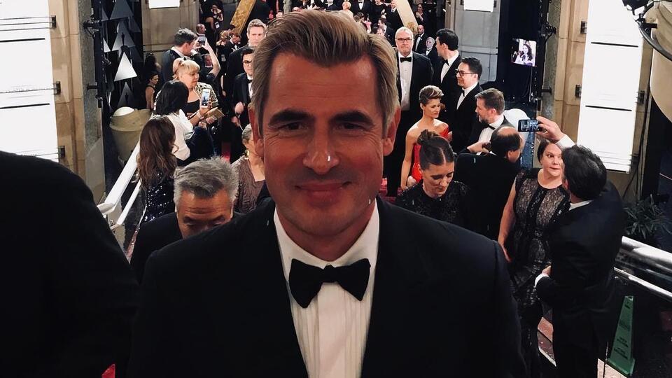 Банг виконує роль графа Дракули