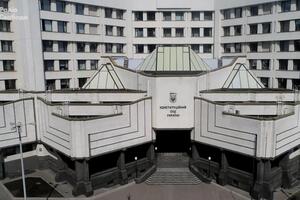 Конституционный Суд несколько раз откладывал рассмотрение этого представления, но сегодня приступил к нему