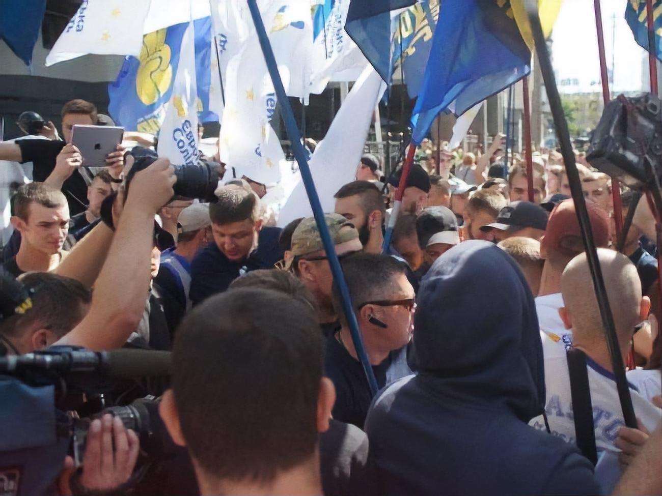 Националисты и "Европейская солидарность" обвинили друг друга в провокациях