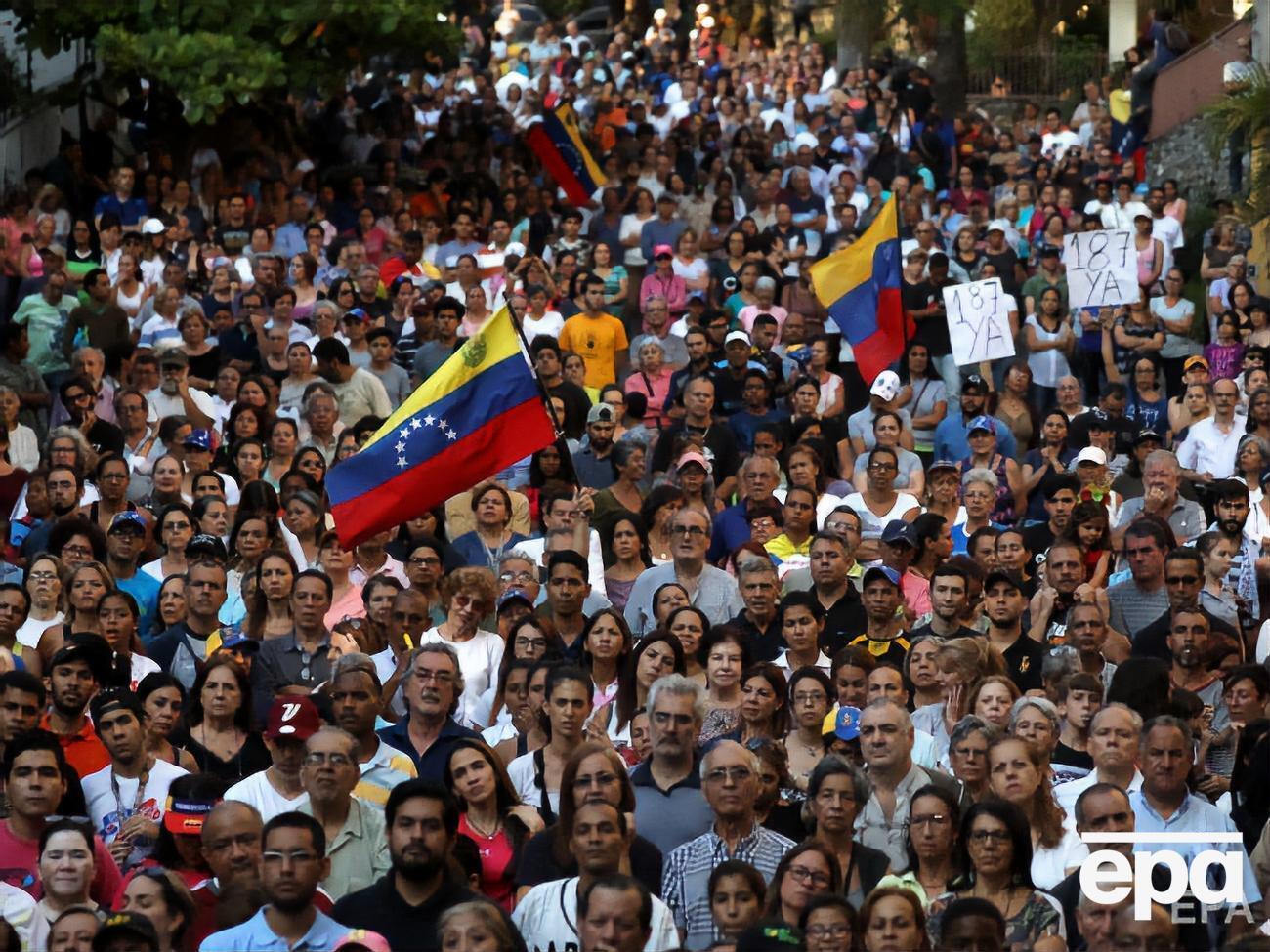 В Венесуэле продолжается политический кризис