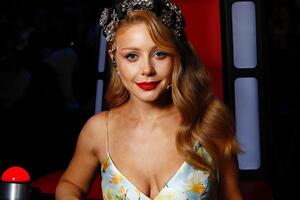 Тіна Кароль показала в мікроблозі нові знімки