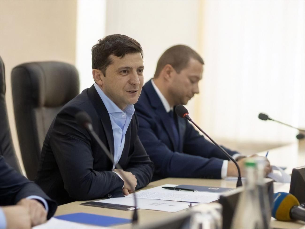 Зеленський: Ми зобов'язані паралельно закінчувати війну та відновлювати Донбас