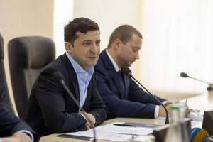 Зеленський: Ми зобов'язані паралельно закінчувати війну та відновлювати Донбас