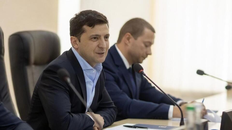 Зеленский: Мы обязаны параллельно заканчивать войну и восстанавливать Донбасс