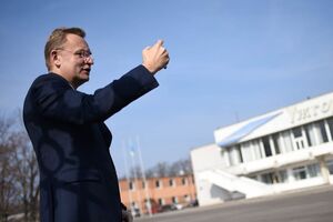 Садовий раніше звинувачував у сміттєвій блокаді Львова експрезидента Порошенка