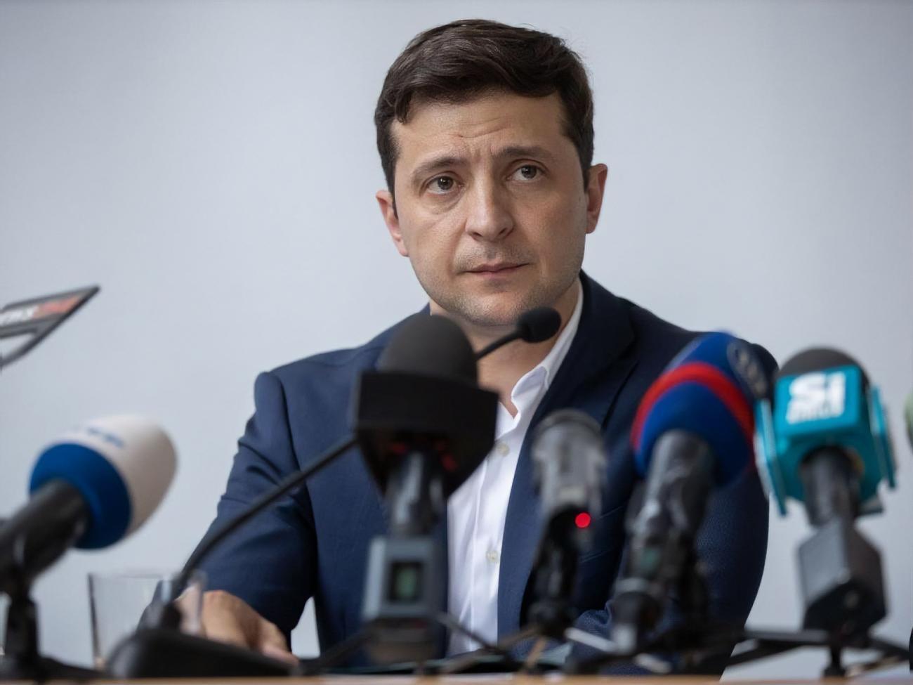 Зеленський &ndash; сім'ям полонений моряків: Я вклоняюся вам за мужність і витримку