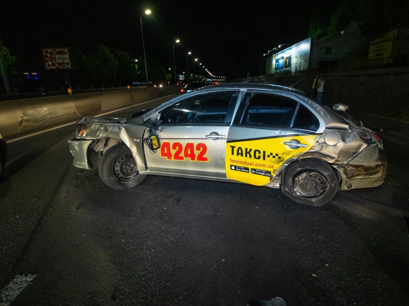 Аварія сталася вночі на Набережному шосе