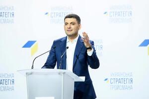 Гройсман: Реванш уже не просто "шкрябається у двері", він уже заходить у квартири українців через канали кума президента РФ Володимира Путіна
