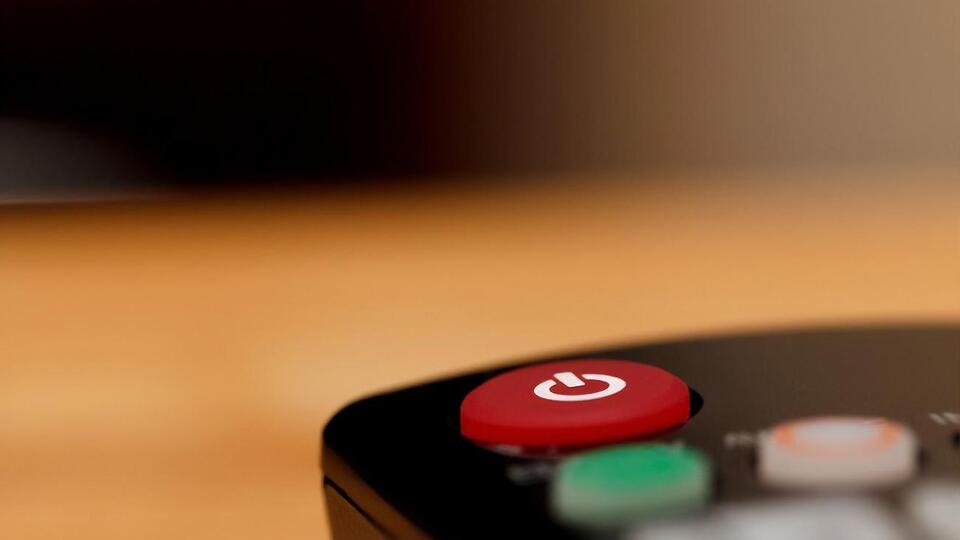 Телеканал NewsOne повідомив, що ідея телемосту з Росією спричинила шквал дзвінків і звернень