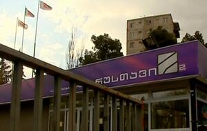 Решение прекратить вещание гендиректор телекомпании "Рустави 2" Ника Гварамия принял из-за протестов у здания телеканала