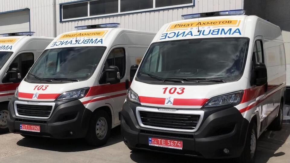 Обладнання машин дасть змогу своєчасно надавати допомогу в разі серцевих нападів, а це головна причина викликів швидкої допомоги