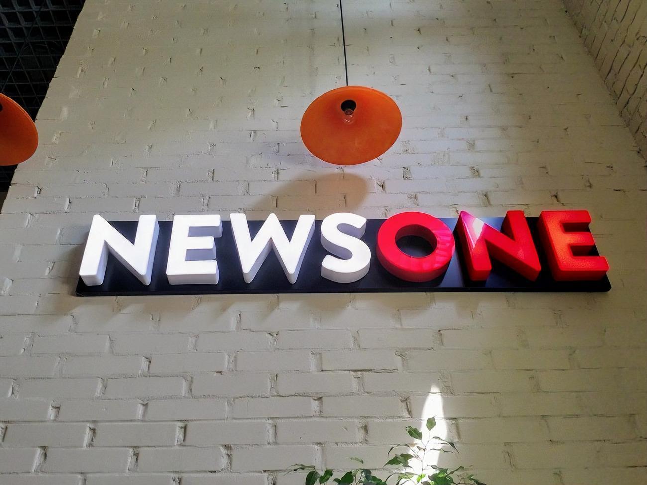 На следующий день после анонса NewsOne сообщил об отмене телемоста якобы из-за угроз