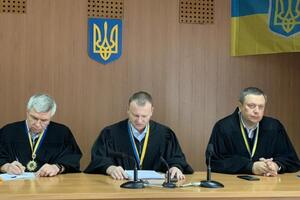 Судді встигли зачитати 284 із 400 сторінок вироку