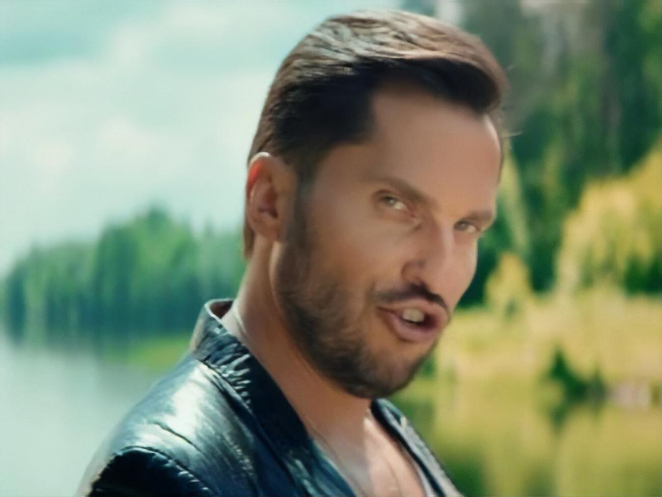 Артур Пирожков:&nbsp;Несмотря на милое личико, алкоголичка. Счастье прогорает, как спичка, алкоголичка!