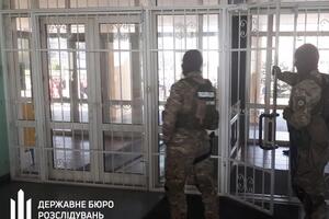 Следователи ГБР проводят 14 санкционированных обысков