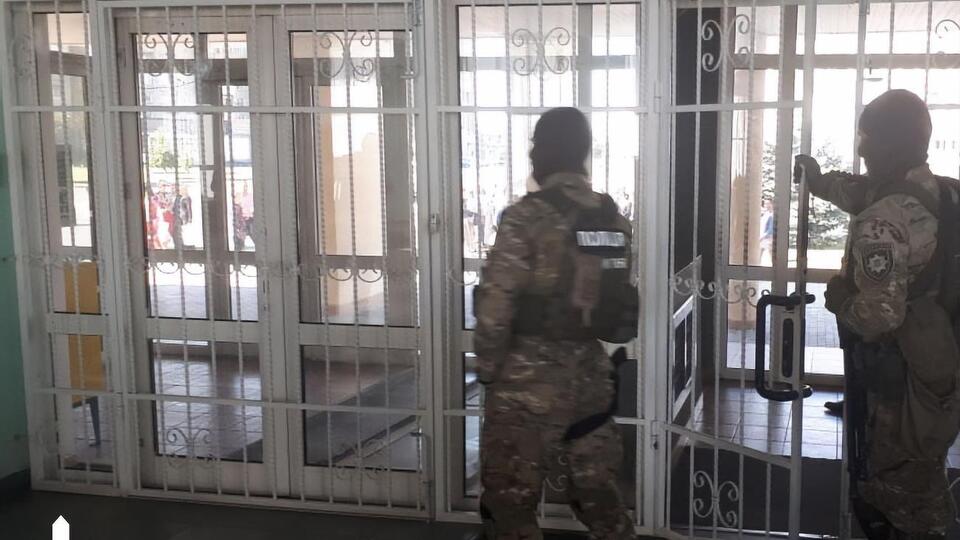 Слідчі ДБР проводять 14 санкціонованих обшуків
