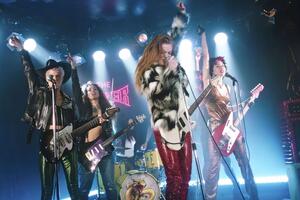 Виконавці постали у ролях учасниць жіночого колективу