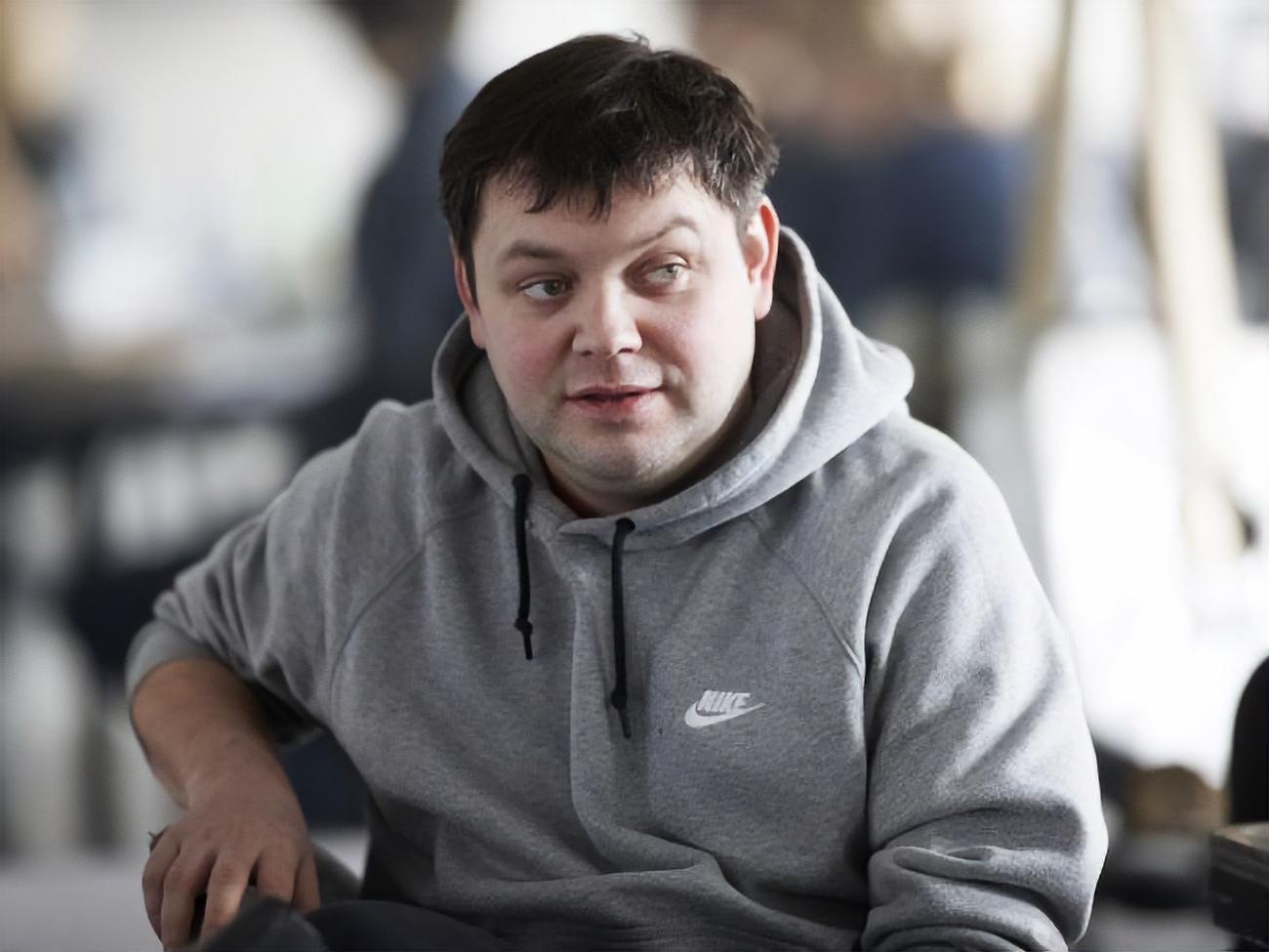 Смолев сказал, что форму сотрудника органов внутренних дел ему предоставил блогер для съемок в клипе