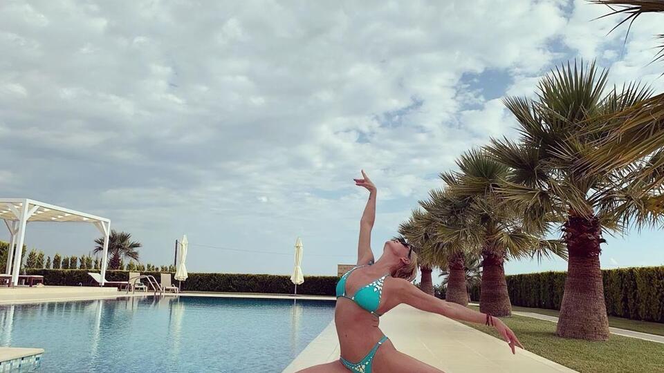 Волочкова: Примите тот факт, что мои фото с отдыха в Греции будут представлены в купальниках