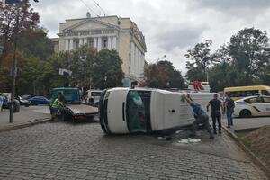 У маршрутку в'їхав автомобіль, водій якого намагався втекти від правоохоронців