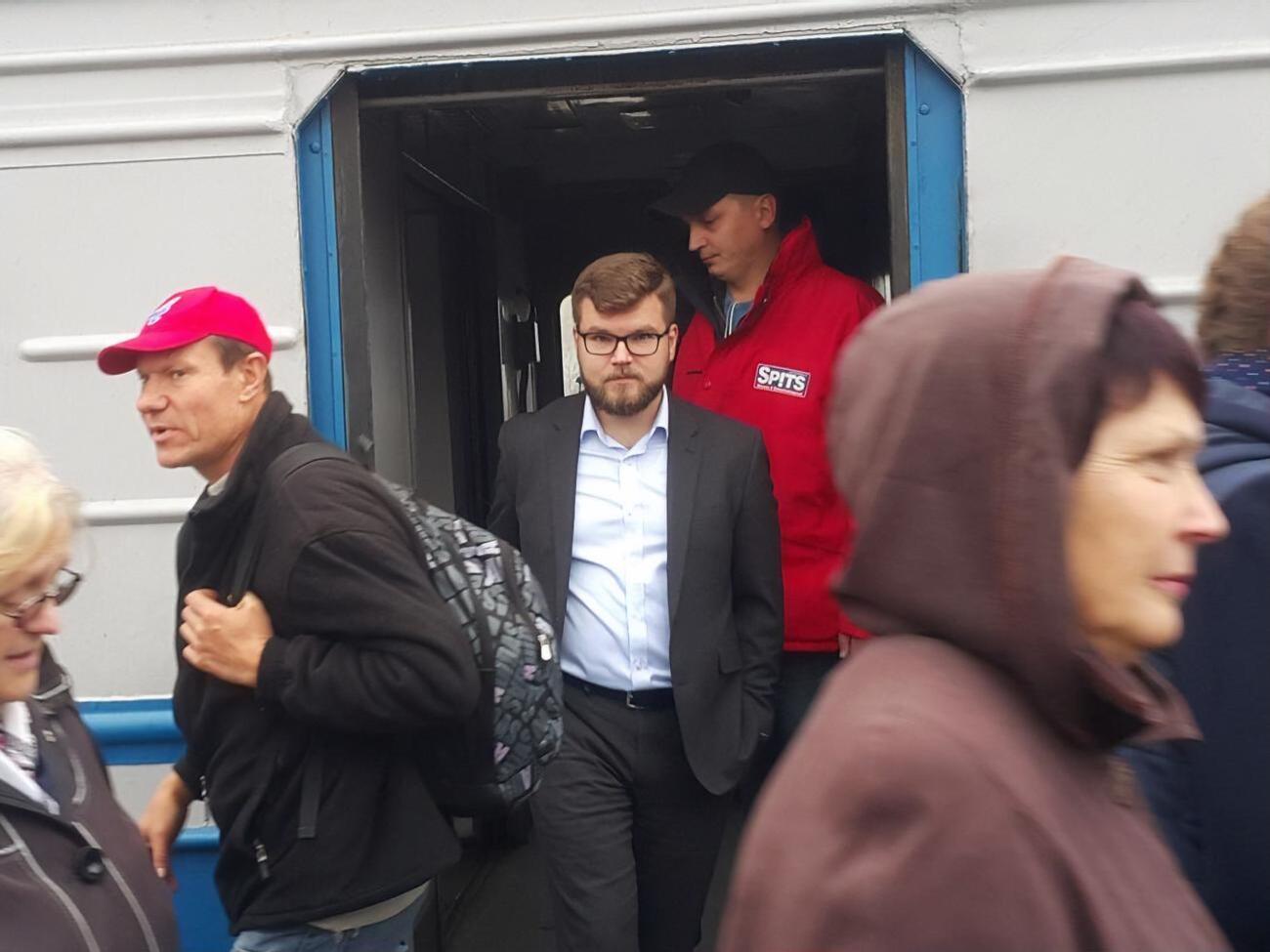 Кравцов (на фото в центрі): Поставив завдання зробити повний аудит процедур закупівель