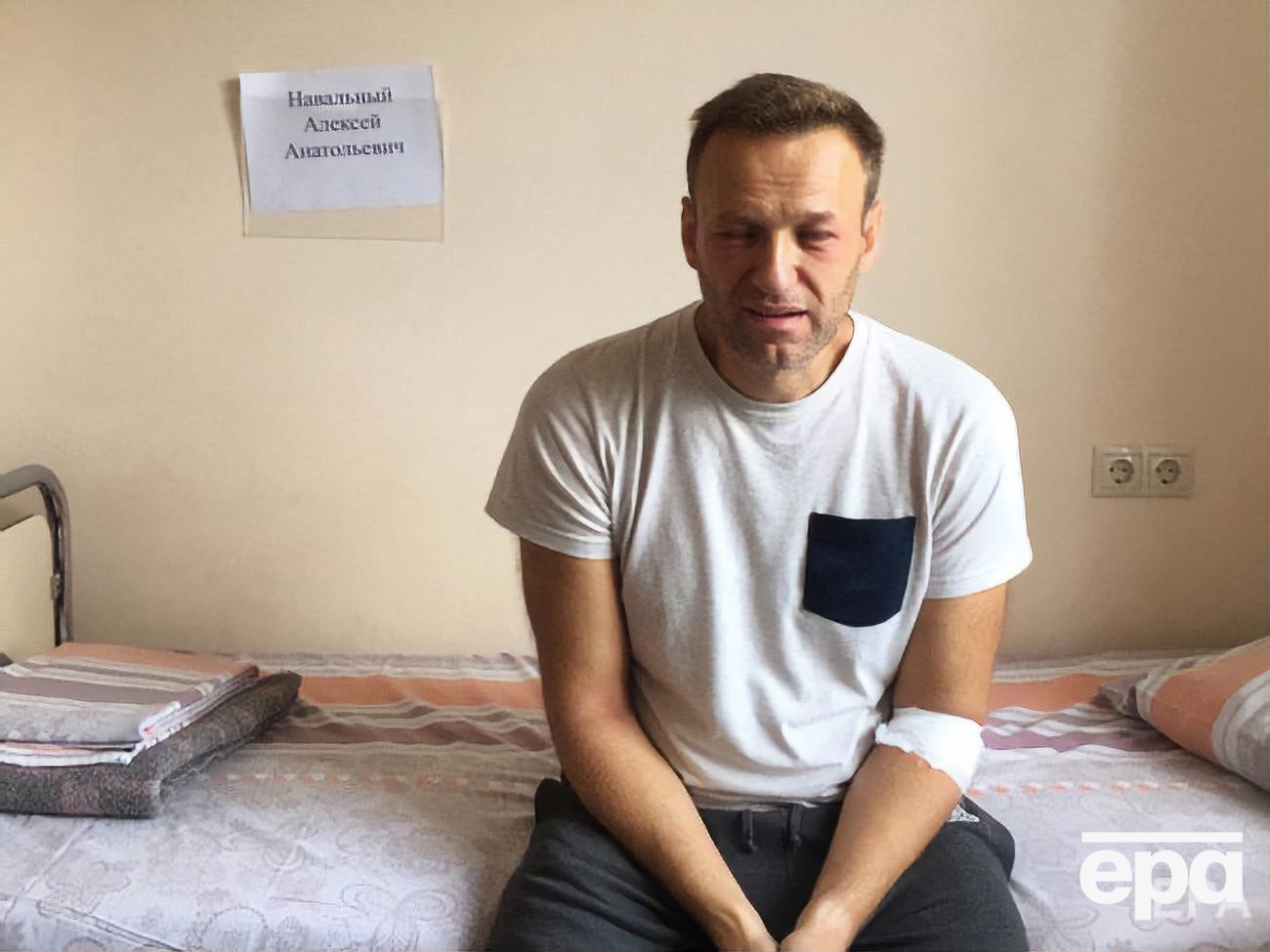 Навальний вважає, що його отруїли