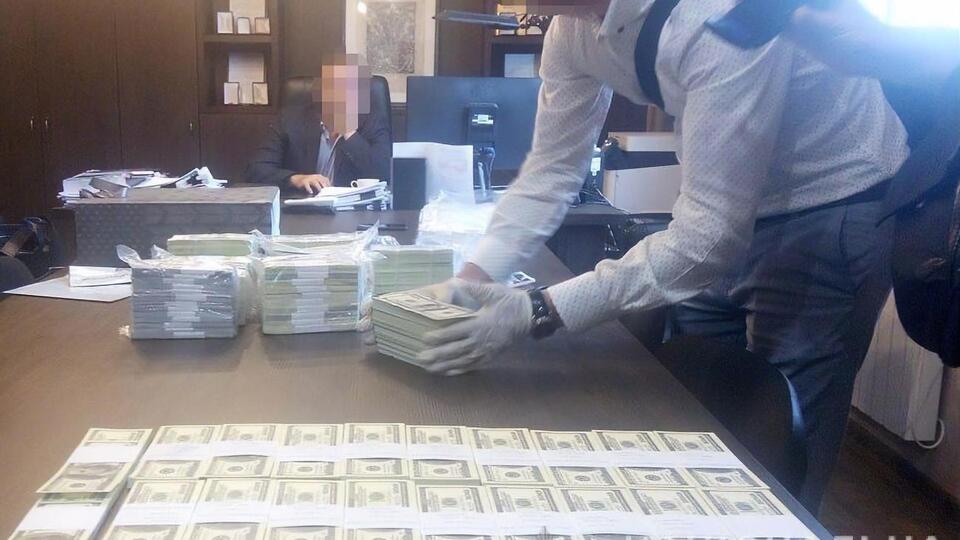 Гендиректора института задержали в служебном кабинете