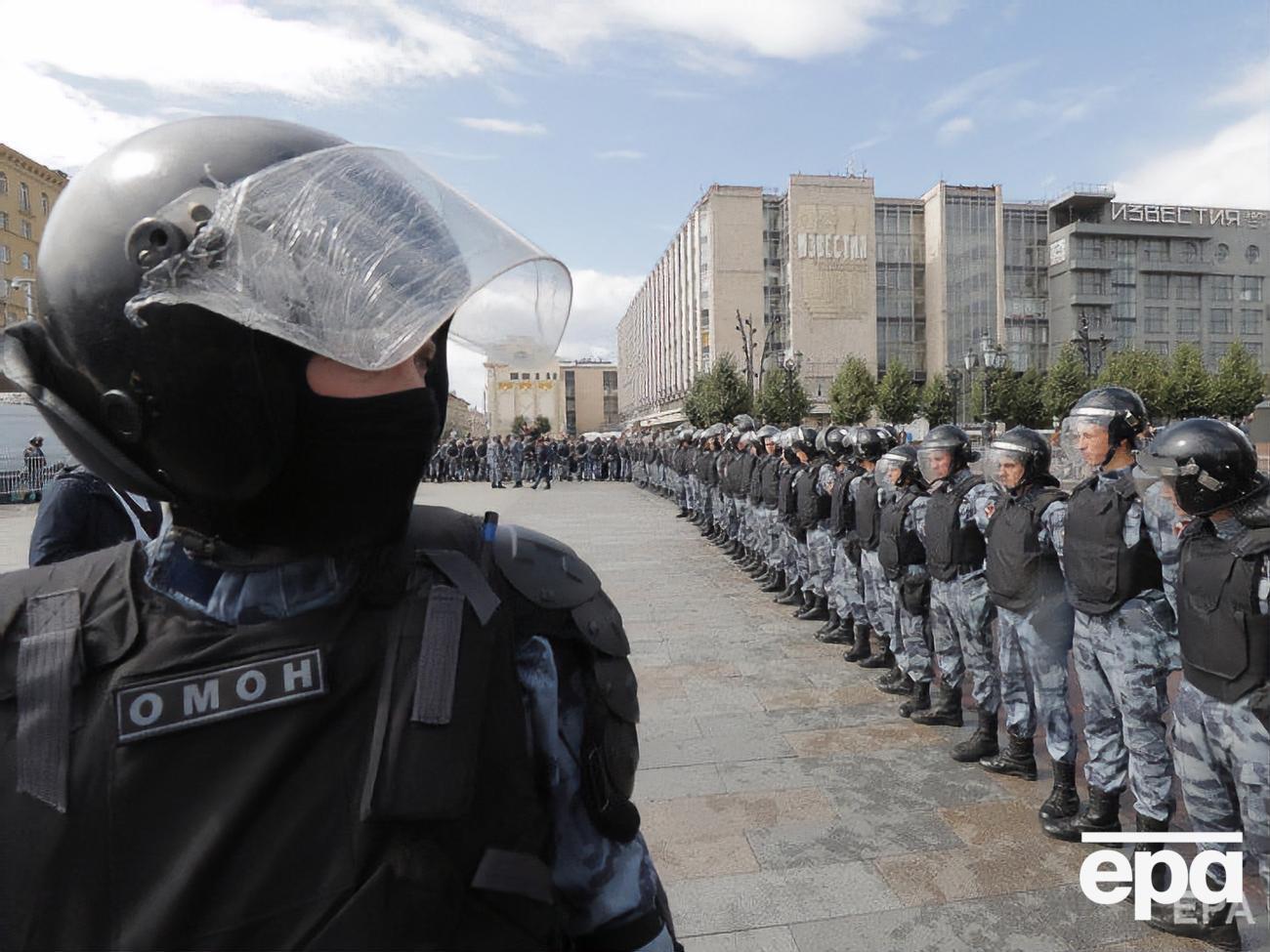 Московская полиция сотнями задерживала демонстрантов, которым потом приходили повестки и запросы от госорганов