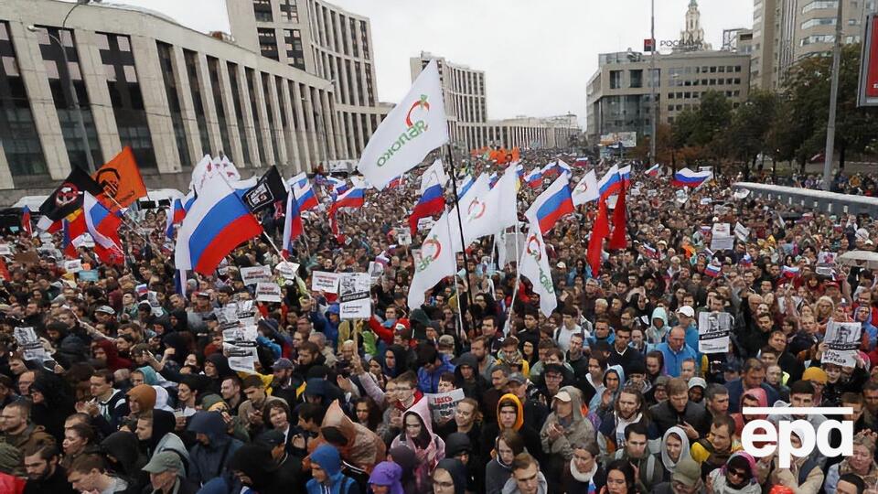 В Москве в санкционированной акции в поддержку оппозиционных кандидатов в Мосгордуму приняли участие около 49 тыс. человек. Фоторепортаж