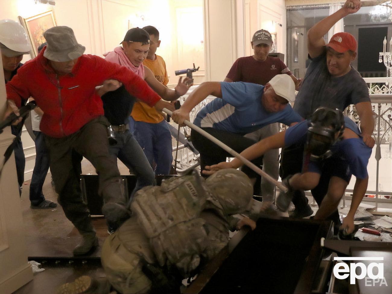 Спецназ штурмовал администрацию Атамбаева несколько раз