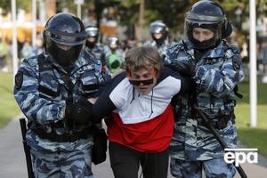 Журналисты сообщают, что полиция жестко действует по отношению к активистам