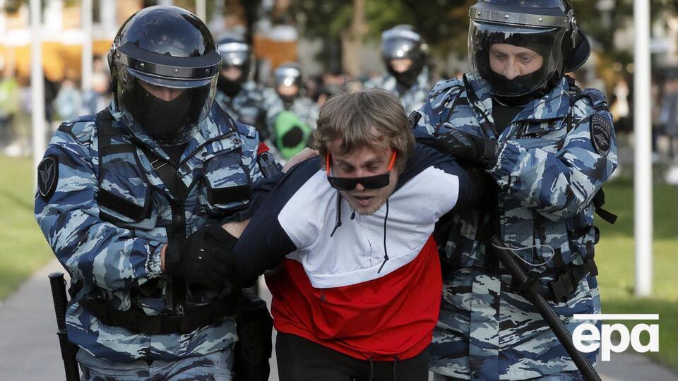 Журналісти повідомляють, що поліція жорстко діє щодо активістів