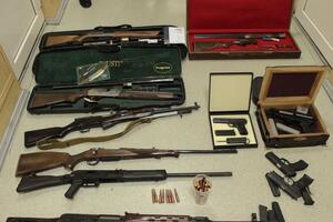 Оружие нашли в ходе осмотра резиденции Атамбаева в селе Кой-Таш