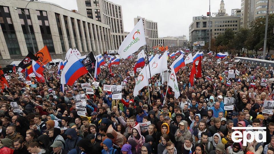 Сенцов знает о митингах российской оппозиции, которые проходят в Москве