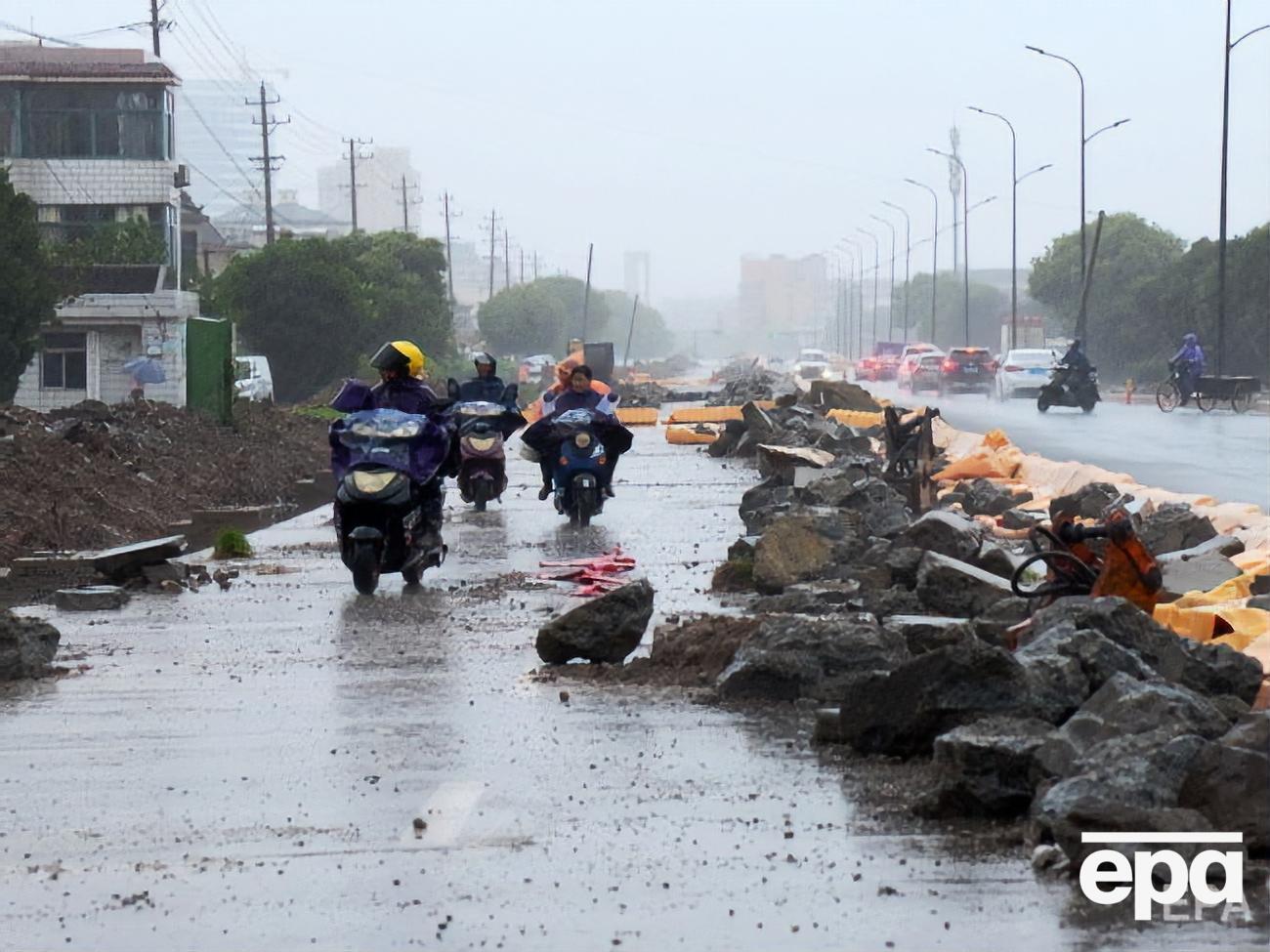 Тайфун бушует на востоке Китая
