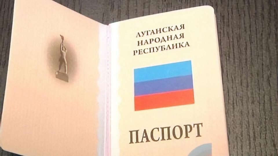 Группировка "ЛНР" выдает "паспорта" с 2015 года
